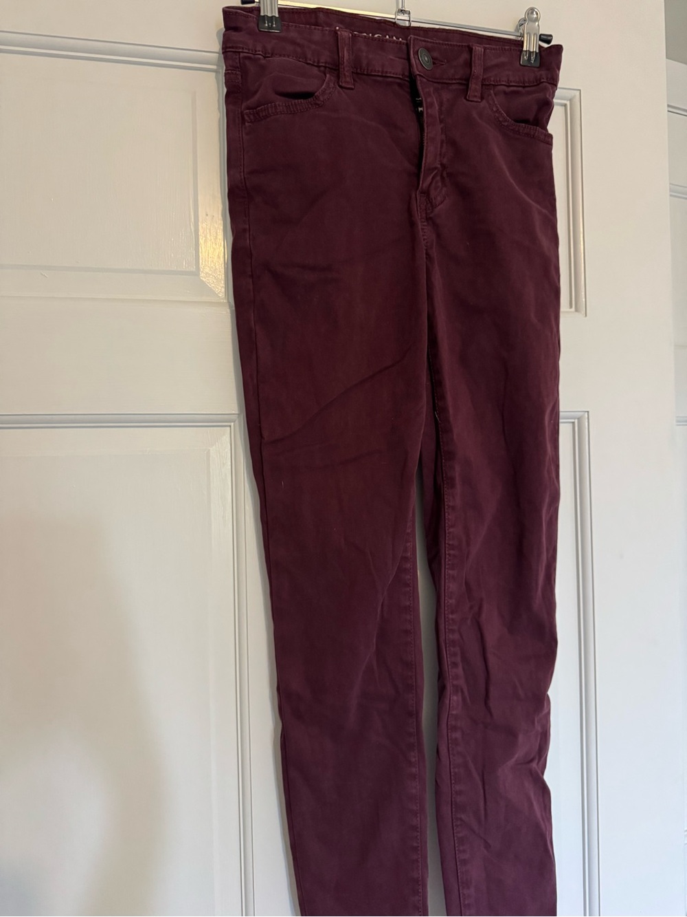 American Eagle Outfitters Skinny Pants in Burgundy